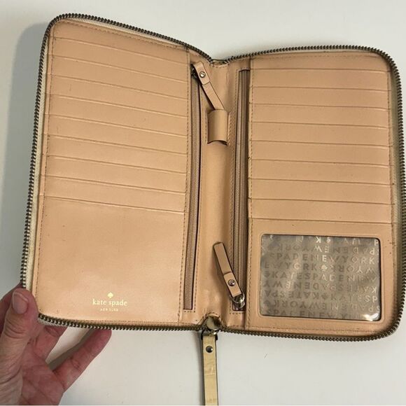 Kate Spade Knightsbridge Large Travel Wallet Ivory Embossed Leather - Picture 4 of 8